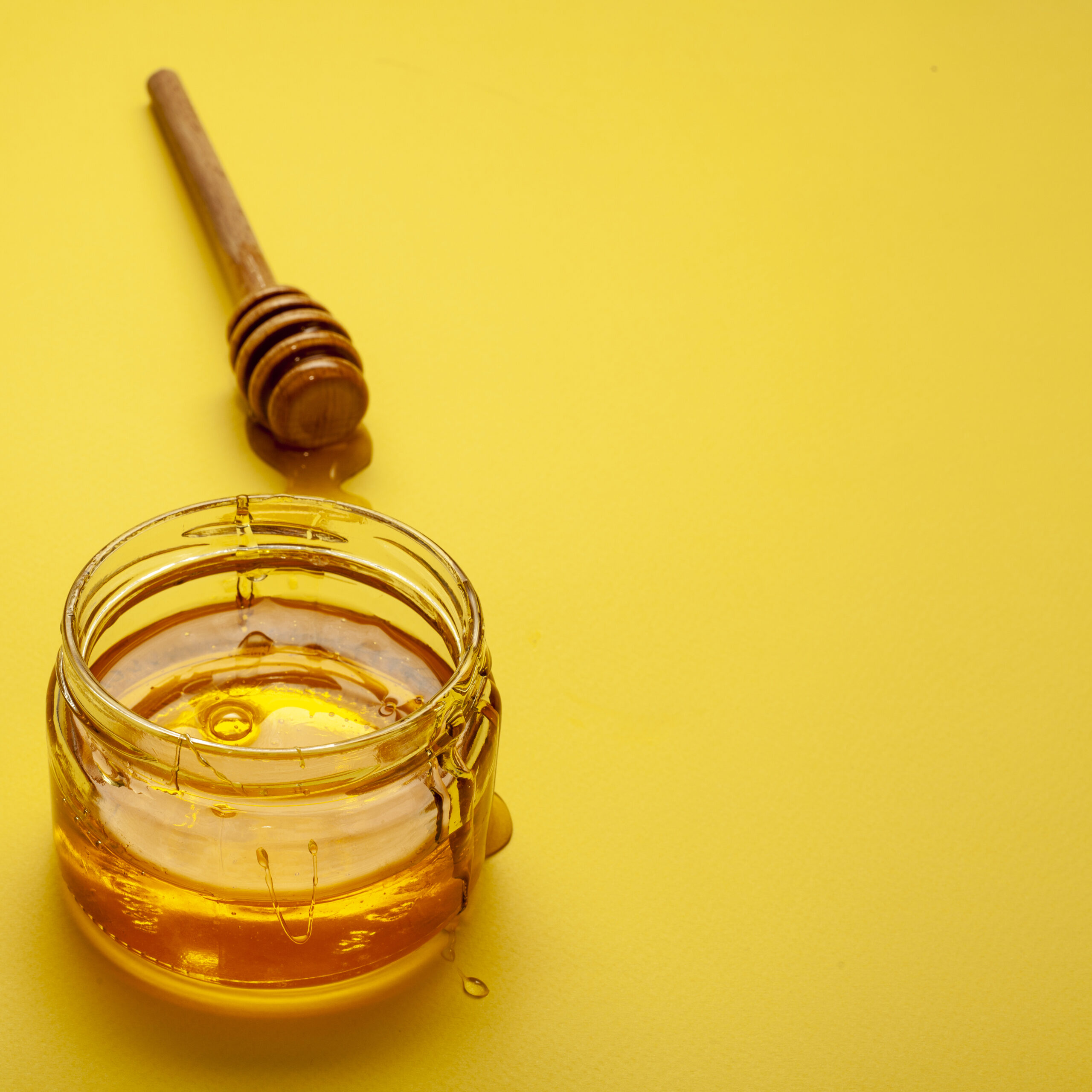 close-up-jar-with-homemade-honey